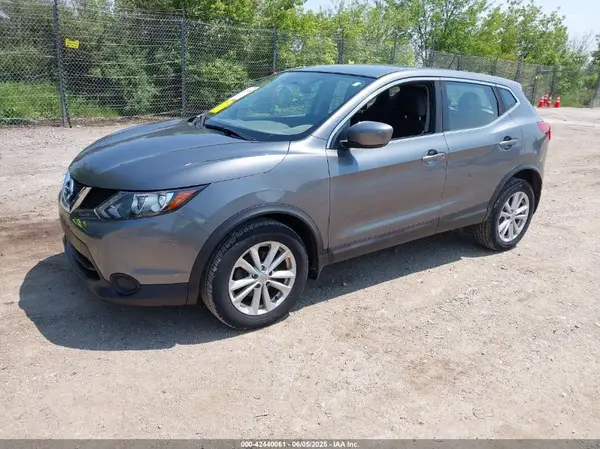 JN1BJ1CR6HW142760 2017 NISSAN ROGUE - Image 2
