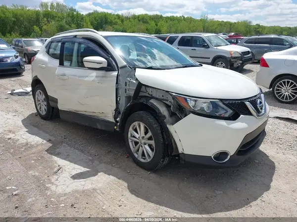 JN1BJ1CR6HW143665 2017 NISSAN ROGUE - Image 1
