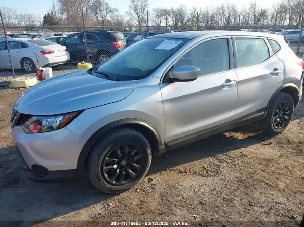 JN1BJ1CR6JW265142 2018 NISSAN ROGUE - Image 2