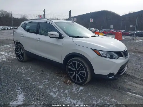 JN1BJ1CR6JW265285 2018 NISSAN ROGUE - Image 1