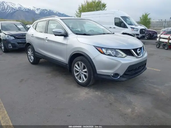 JN1BJ1CR7HW101960 2017 NISSAN ROGUE - Image 1