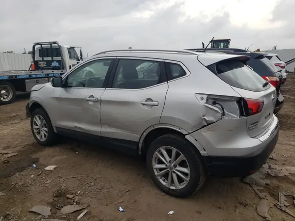 JN1BJ1CR7HW104566 2017 NISSAN ROGUE - Image 2