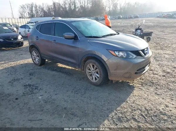 JN1BJ1CR7HW104812 2017 NISSAN ROGUE - Image 1
