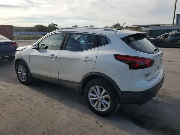 JN1BJ1CR7HW105992 2017 NISSAN ROGUE - Image 2
