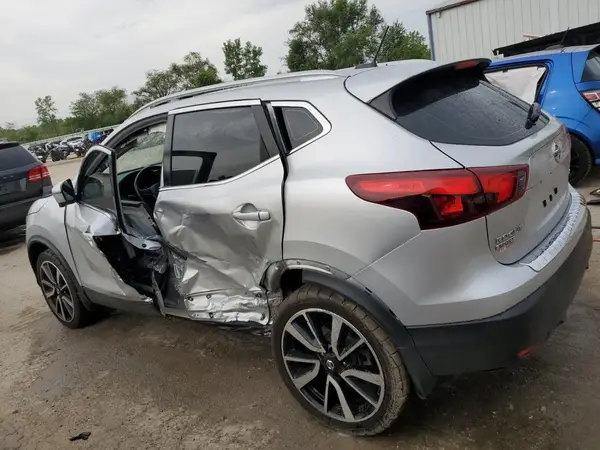 JN1BJ1CR7HW115521 2017 NISSAN ROGUE - Image 2