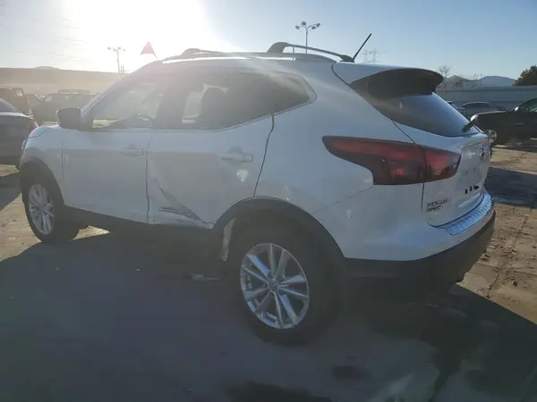 JN1BJ1CR7HW116538 2017 NISSAN ROGUE - Image 2