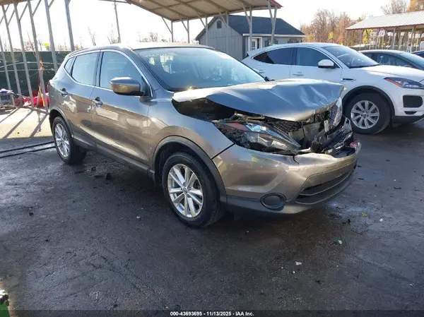 JN1BJ1CR7HW117785 2017 NISSAN ROGUE - Image 1