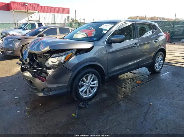 JN1BJ1CR7HW117785 2017 NISSAN ROGUE - Image 2