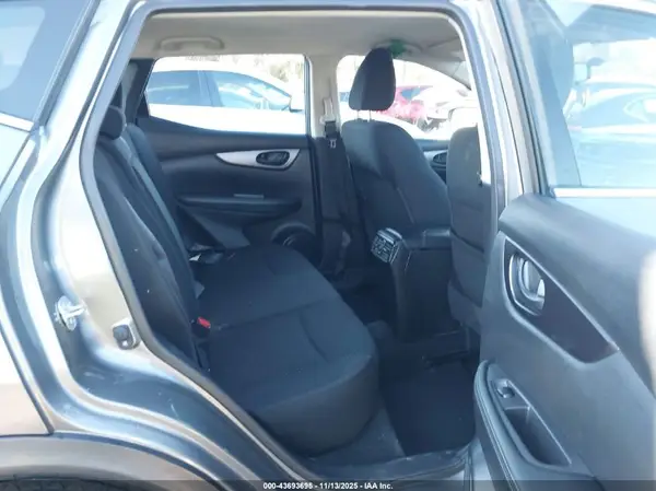 JN1BJ1CR7HW117785 2017 NISSAN ROGUE - Image 8
