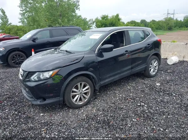 JN1BJ1CR7HW121920 2017 NISSAN ROGUE - Image 2