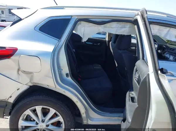 JN1BJ1CR7HW122002 2017 NISSAN ROGUE - Image 8