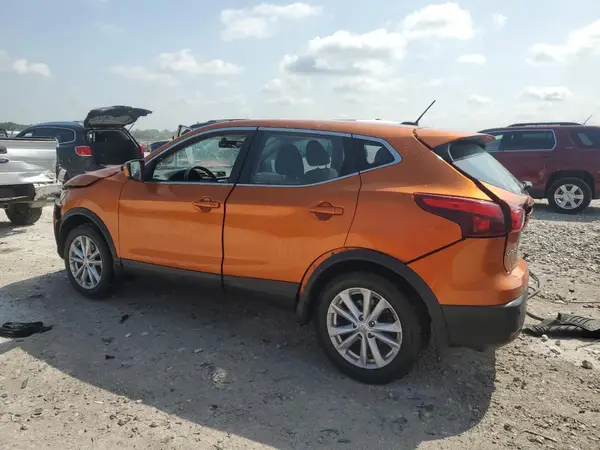JN1BJ1CR7HW124574 2017 NISSAN ROGUE - Image 2
