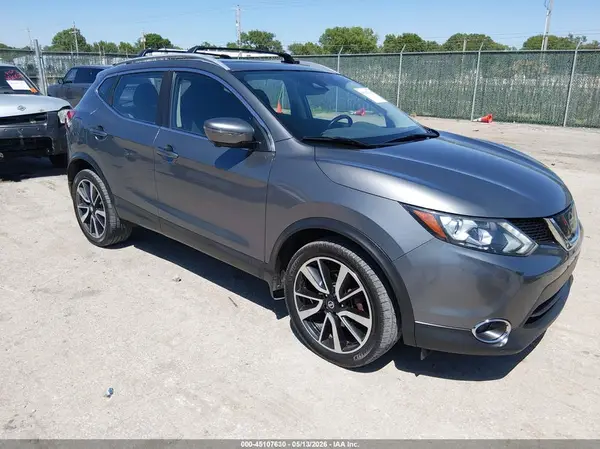 JN1BJ1CR7HW127121 2017 NISSAN ROGUE - Image 1