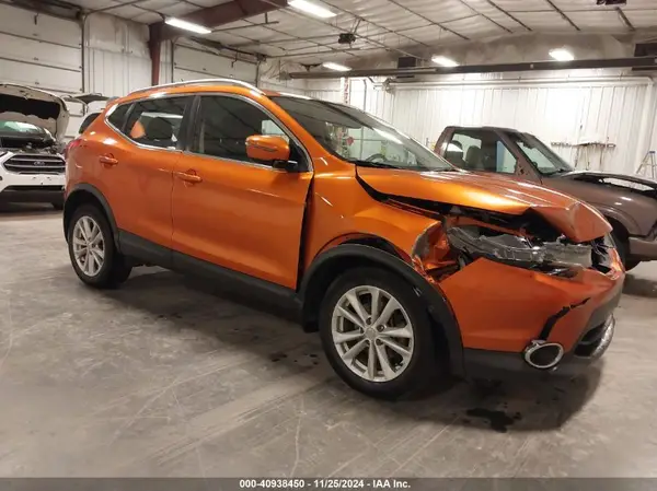 JN1BJ1CR7HW128091 2017 NISSAN ROGUE - Image 1