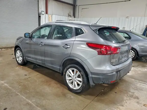 JN1BJ1CR7HW128124 2017 NISSAN ROGUE - Image 2