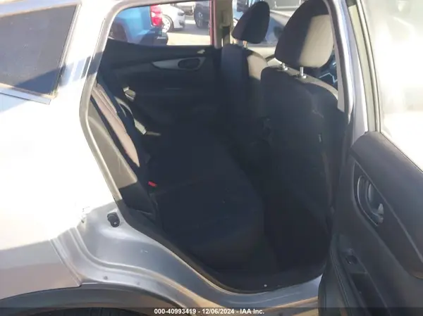 JN1BJ1CR7HW133341 2017 NISSAN ROGUE - Image 8