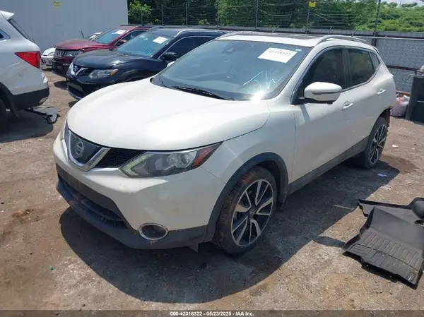 JN1BJ1CR7HW133565 2017 NISSAN ROGUE - Image 2