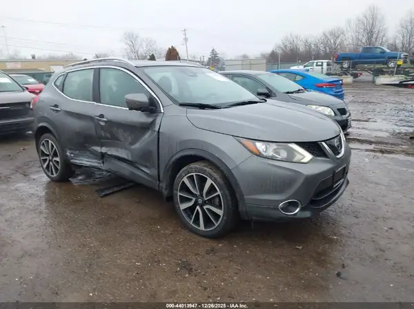 JN1BJ1CR7HW136210 2017 NISSAN ROGUE - Image 1