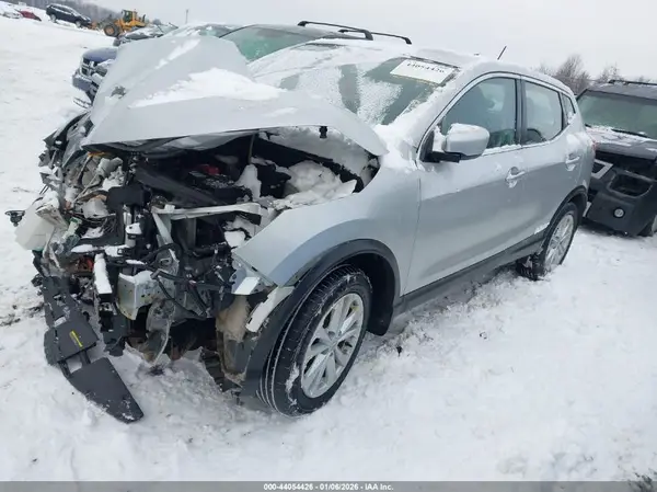 JN1BJ1CR7HW137535 2017 NISSAN ROGUE - Image 2