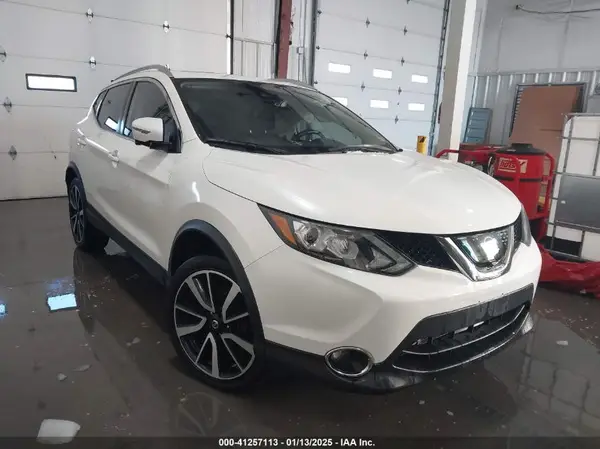 JN1BJ1CR7HW140421 2017 NISSAN ROGUE - Image 1