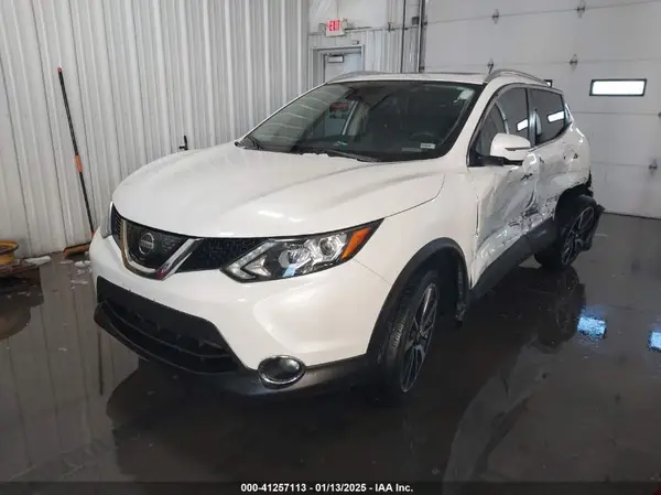 JN1BJ1CR7HW140421 2017 NISSAN ROGUE - Image 2