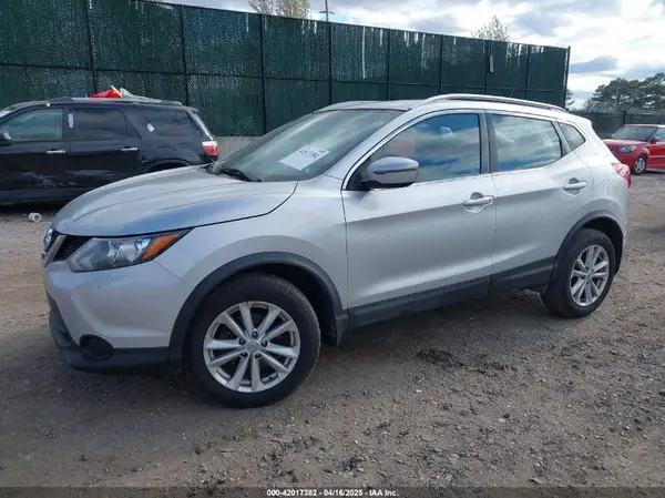 JN1BJ1CR7HW141374 2017 NISSAN ROGUE - Image 2