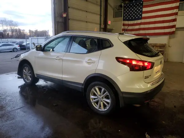 JN1BJ1CR7HW142038 2017 NISSAN ROGUE - Image 2