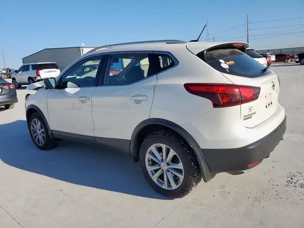 JN1BJ1CR7HW143044 2017 NISSAN ROGUE - Image 2