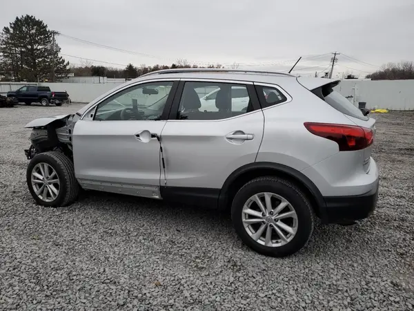 JN1BJ1CR7HW143125 2017 NISSAN ROGUE - Image 2