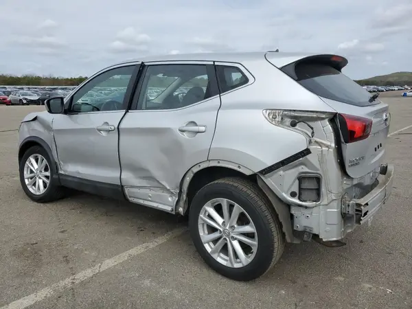 JN1BJ1CR7JW201711 2018 NISSAN ROGUE - Image 2
