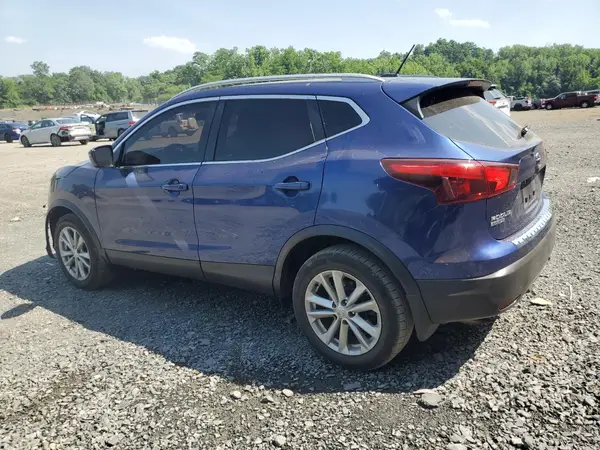 JN1BJ1CR7JW267806 2018 NISSAN ROGUE - Image 2
