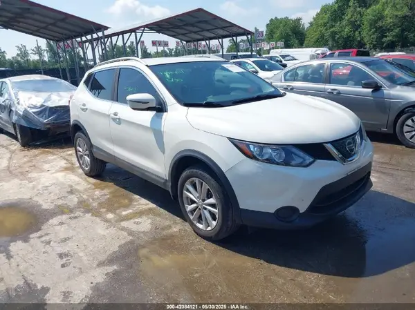 JN1BJ1CR7JW268017 2018 NISSAN ROGUE - Image 1