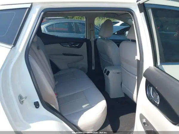 JN1BJ1CR7JW268017 2018 NISSAN ROGUE - Image 8