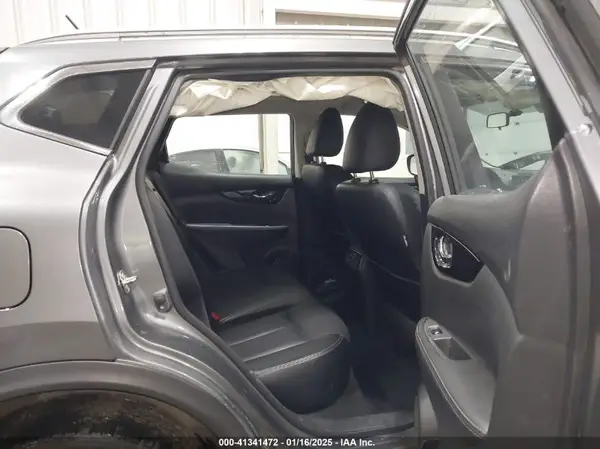 JN1BJ1CR7JW282936 2018 NISSAN ROGUE - Image 8