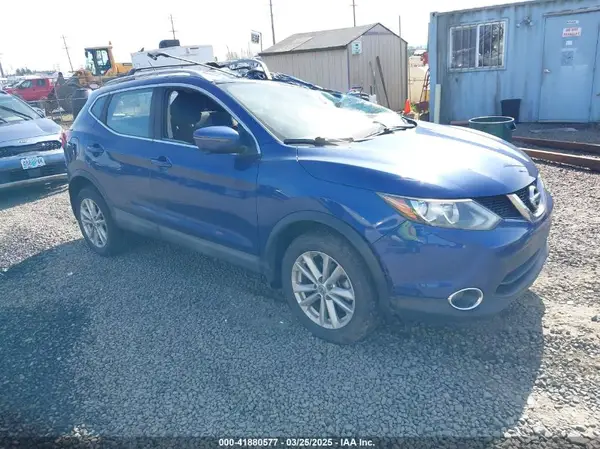 JN1BJ1CR8HW101787 2017 NISSAN ROGUE - Image 1