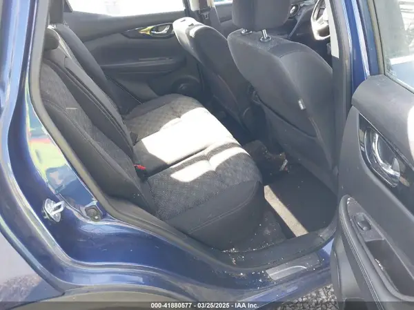 JN1BJ1CR8HW101787 2017 NISSAN ROGUE - Image 8