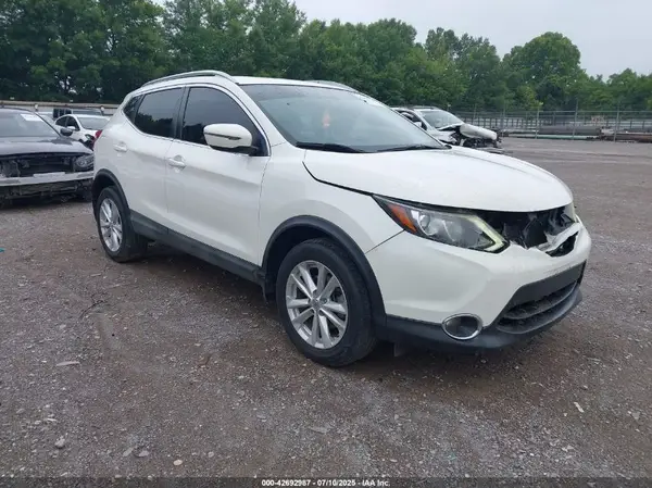 JN1BJ1CR8HW102731 2017 NISSAN ROGUE - Image 1