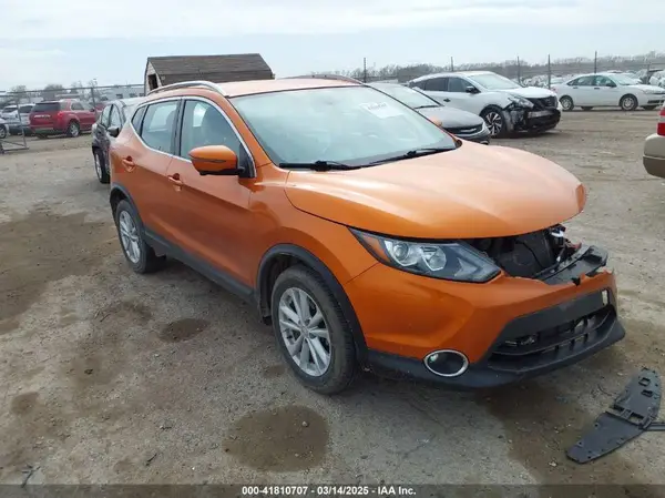 JN1BJ1CR8HW103023 2017 NISSAN ROGUE - Image 1