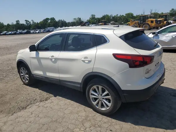 JN1BJ1CR8HW105807 2017 NISSAN ROGUE - Image 2