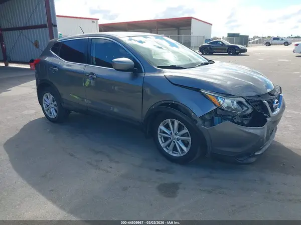 JN1BJ1CR8HW109503 2017 NISSAN ROGUE - Image 1