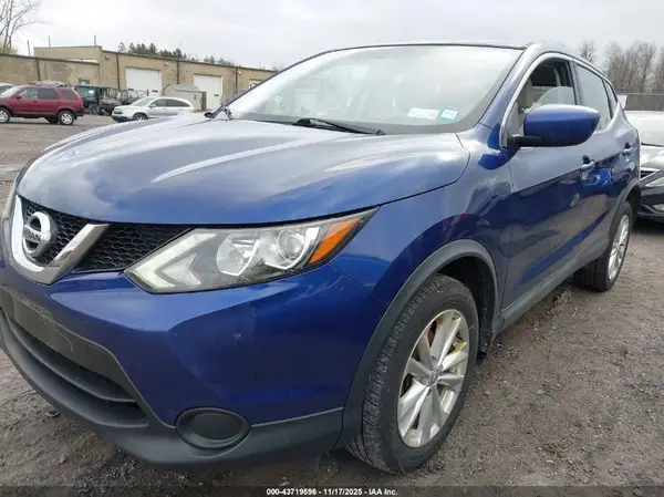 JN1BJ1CR8HW111459 2017 NISSAN ROGUE - Image 2