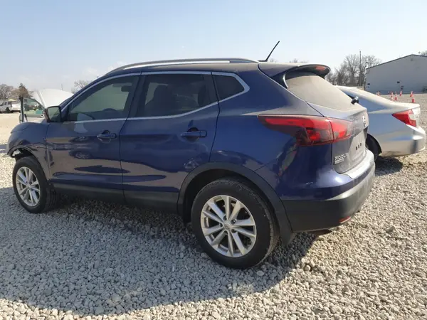 JN1BJ1CR8HW112367 2017 NISSAN ROGUE - Image 2
