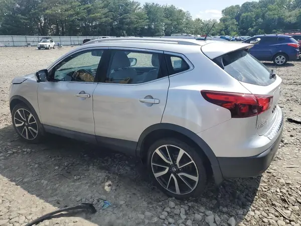 JN1BJ1CR8HW113390 2017 NISSAN ROGUE - Image 2
