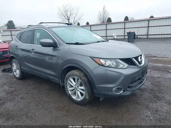 JN1BJ1CR8HW115883 2017 NISSAN ROGUE - Image 1