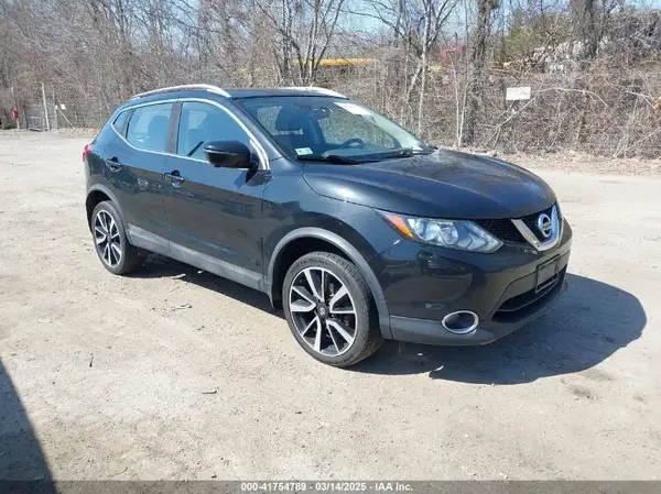 JN1BJ1CR8HW116421 2017 NISSAN ROGUE - Image 1