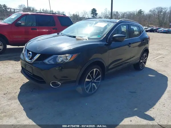 JN1BJ1CR8HW116421 2017 NISSAN ROGUE - Image 2