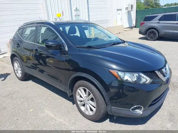 JN1BJ1CR8HW119786 2017 NISSAN ROGUE - Image 1