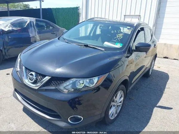 JN1BJ1CR8HW119786 2017 NISSAN ROGUE - Image 2