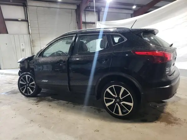 JN1BJ1CR8HW121893 2017 NISSAN ROGUE - Image 2
