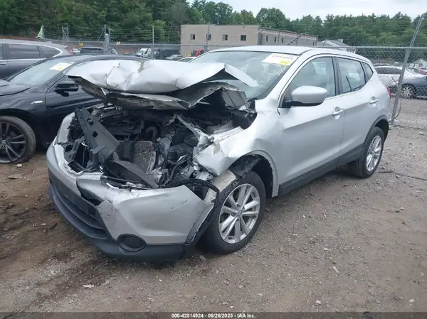 JN1BJ1CR8HW123028 2017 NISSAN ROGUE - Image 2